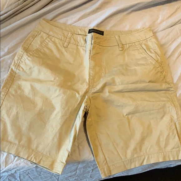 Khaki shorts - Picture 1 of 3